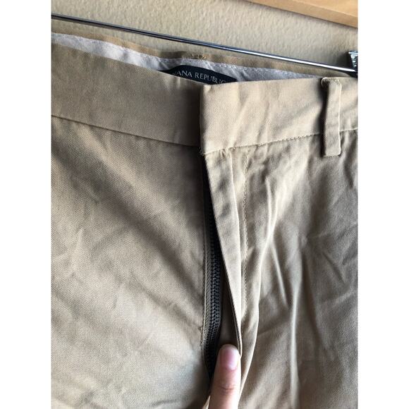 Banana Republic Emerson Chino Men Beige Pants Size 35x32 - Picture 2 of 8